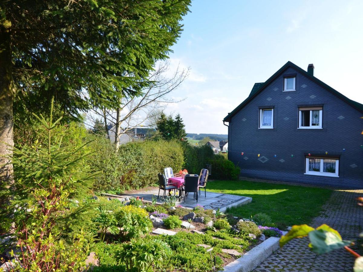 Holiday Home With Garden Neustadt am Rennsteig Bilik gambar