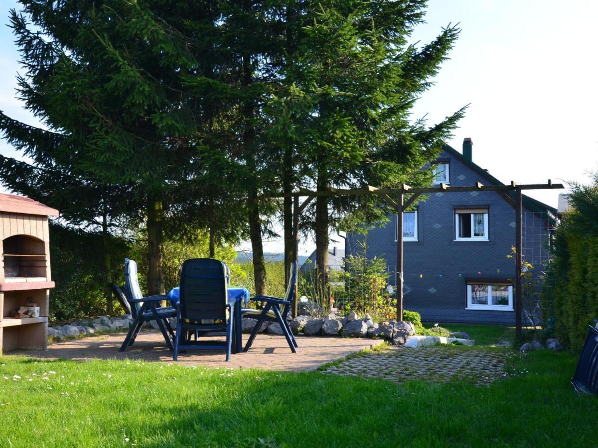 Holiday Home With Garden Neustadt am Rennsteig Bilik gambar