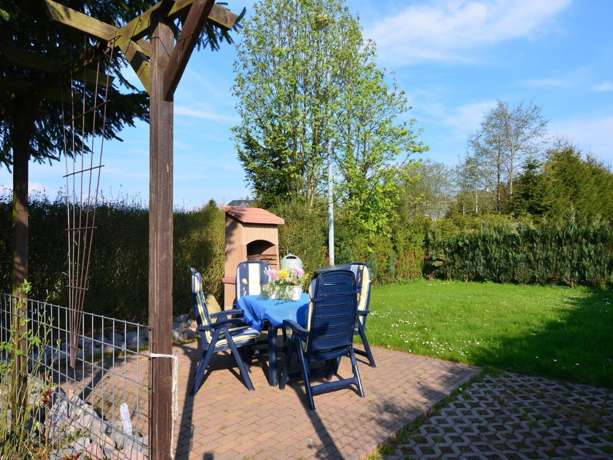 Holiday Home With Garden Neustadt am Rennsteig Luaran gambar